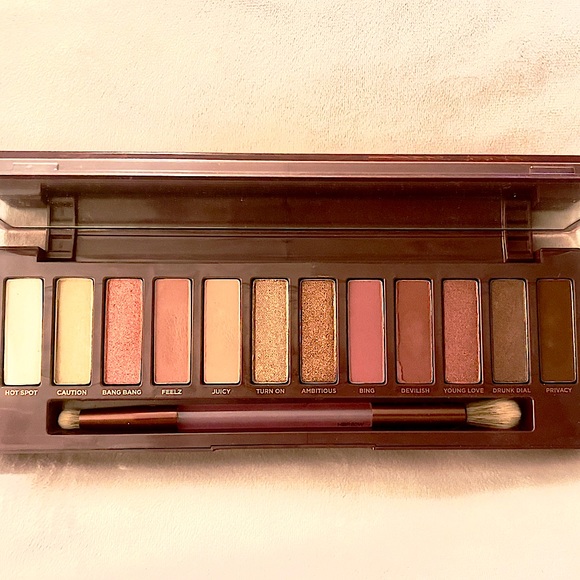 Urban Decay Naked Cherry Palette - Picture 1 of 6